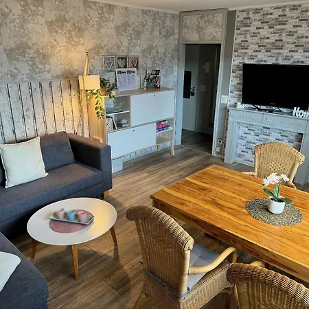 Zentrale Mit Gipfelblick Und Parkplatz In דירה *